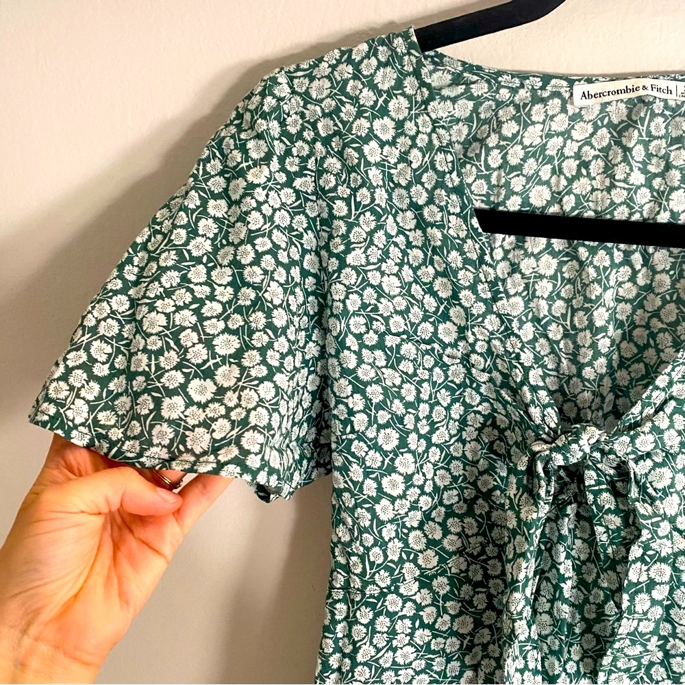 Abercrombie & Fitch Tie-Front Floral Top